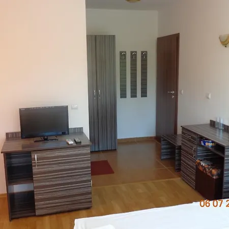 Adri 2* Νεσέμπαρ